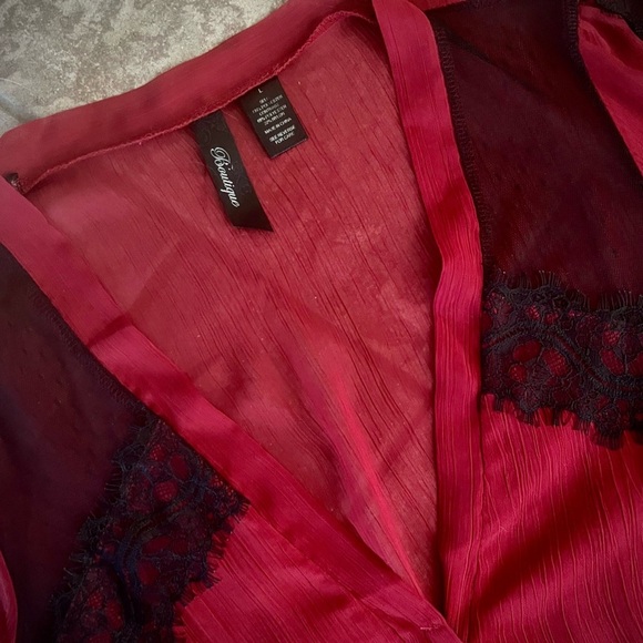 ⭐️BOGO FREE⭐️ BUCKLE BOUTIQUE Red and Black Sheer Lace Blouse - Picture 5 of 13